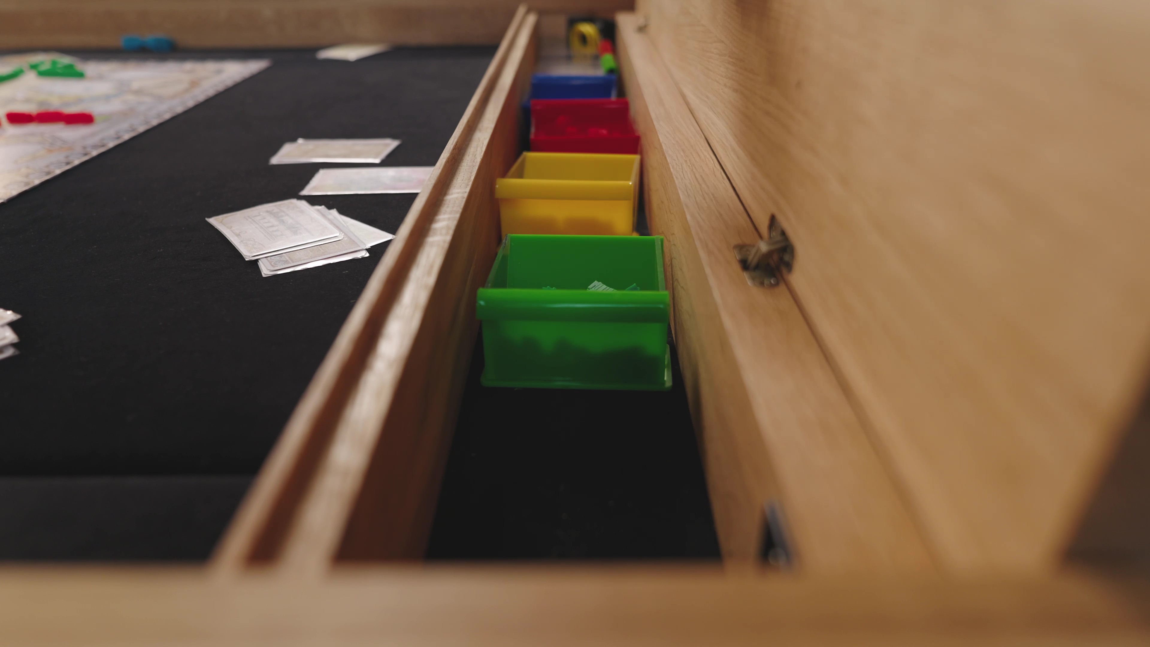 The Victor – Everyday Gaming Table by Geeknson by Geeknson Team - A ...