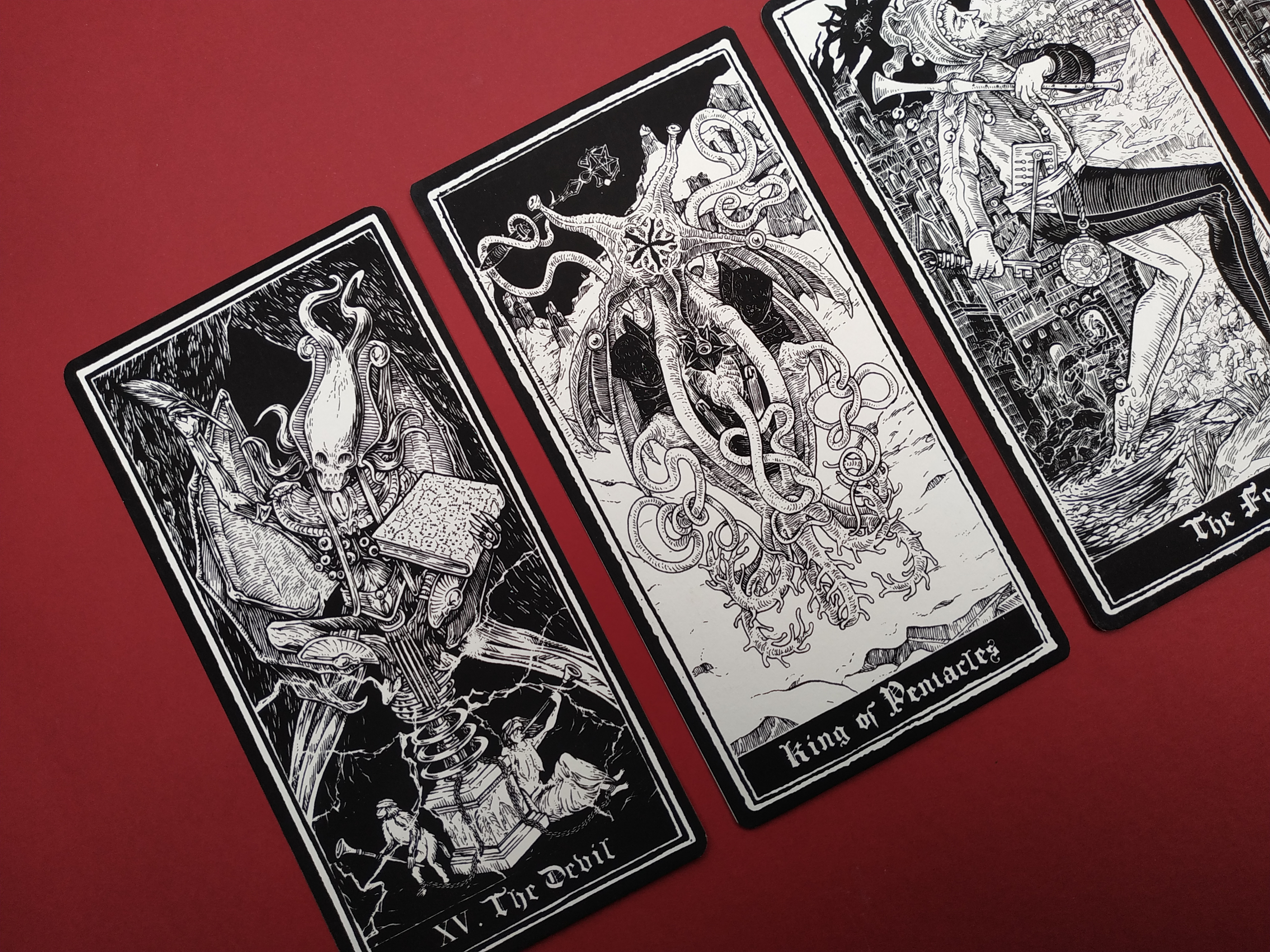 Cthulhu Dark Arts Tarot by Bragelonne Games - Gamefound